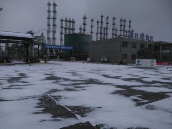 At the corner of the loading and unloading center of pentane, hexane and heptane, several distillation columns can be seen from here At the corner of the loading and unloading center of pentane, hexane and heptane, several distillation columns can be seen from here