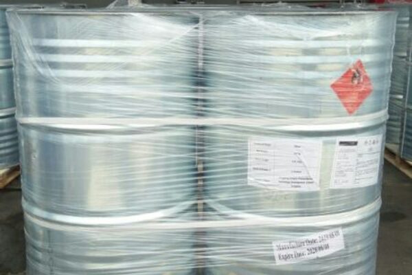 Drums of n-Hexane fixed on wooden pallets and wrapped with films