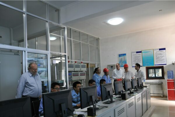 n-Hexane Application Experts from Abroad Came to the Factory for Visit and Exchange